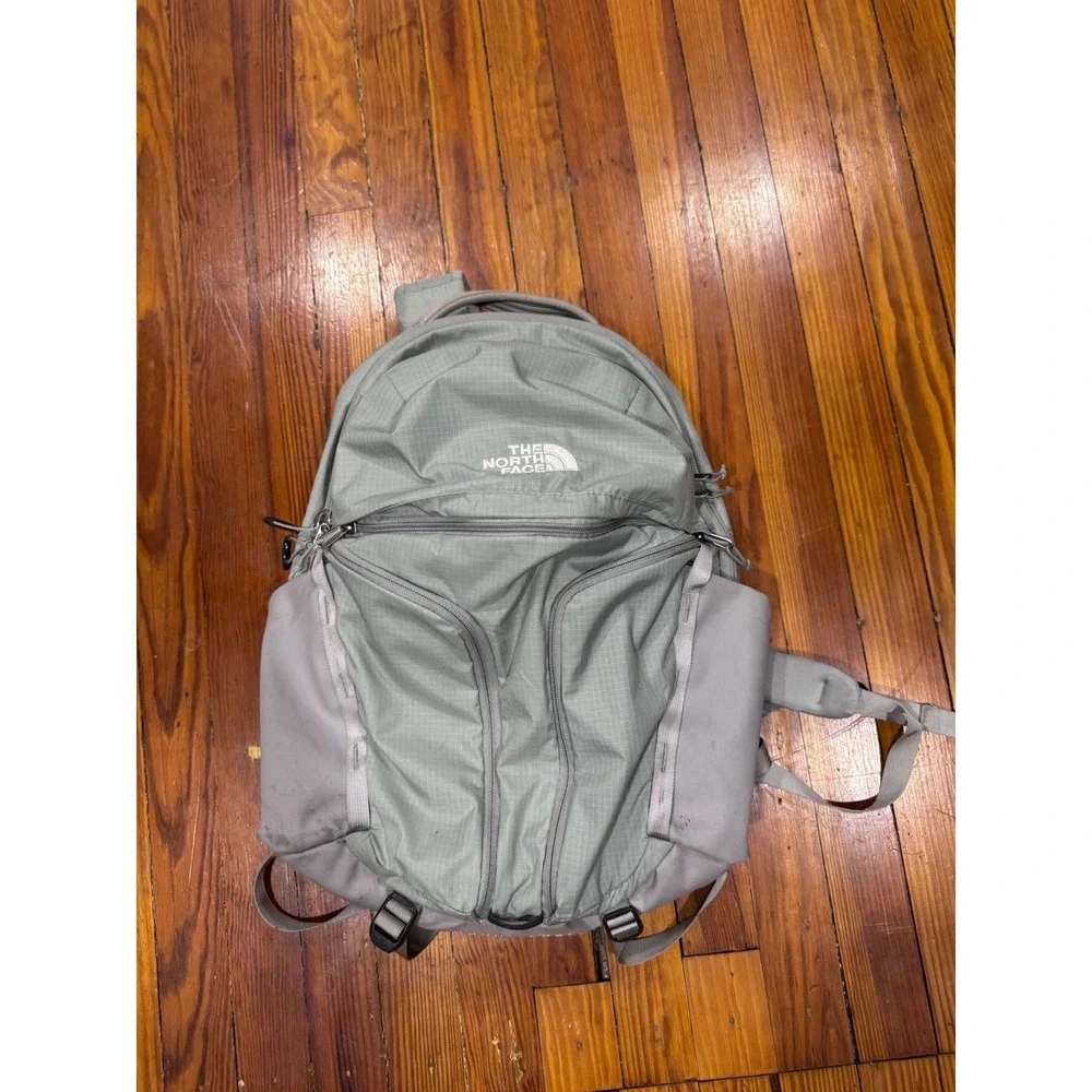 The North Face Recon Backpack Sage Green Grey FlexVent Laptop Bag